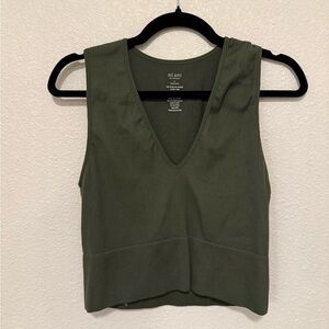 Green Sleeveless Crop Ribbed Tank Top | Francesca’s | large